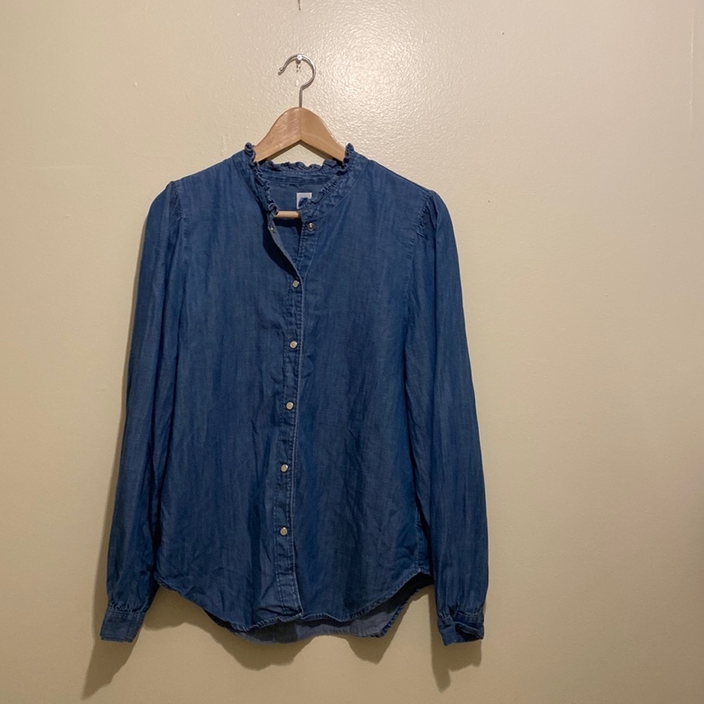 GAP RUFFLE NECK INDIGO BUTTON DOWN BLOUSE. Size M